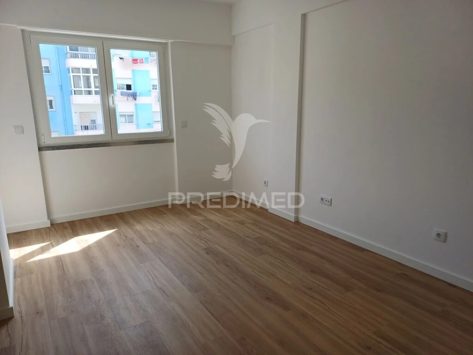 Apartamento T1 para Venda em Seixal, Arrentela e Aldeia de Paio Pires Foto 3