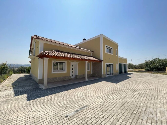 Moradia T5 para Venda em São Pedro de Tomar Foto 2