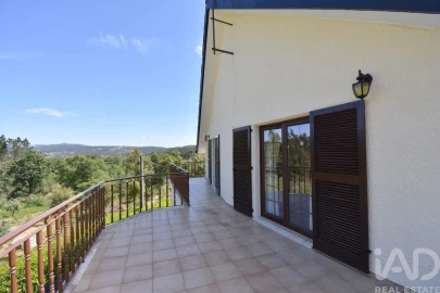 Moradia T5 para Venda em Maçãs de D. Maria