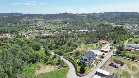 Moradia T5 para Venda em Maçãs de D. Maria