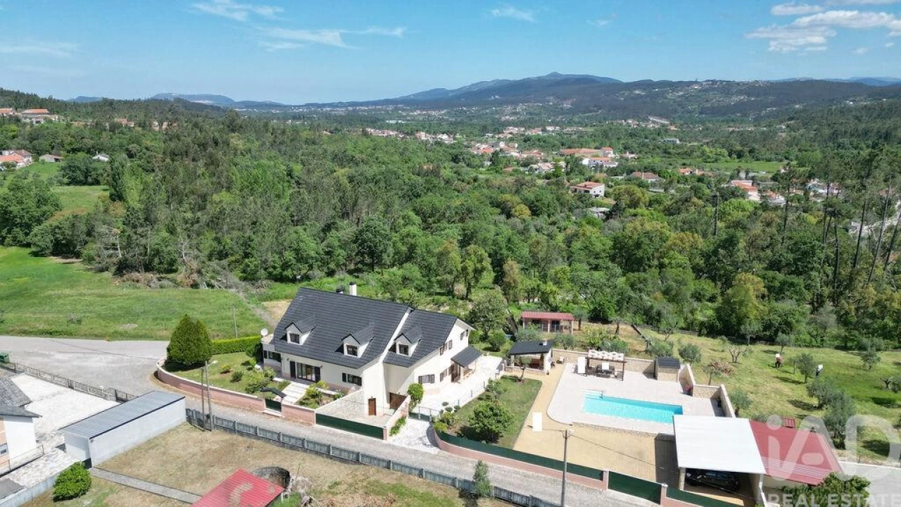 Moradia T5 para Venda em Maçãs de D. Maria Foto 2