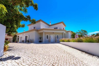 Moradia T4 para Venda em Loule (São Clemente)