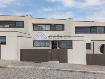Moradia T3 para Venda em Vila Nova de Famalicão e Calendário