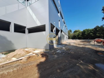 Armazém para Venda em Vilarinho das Cambas