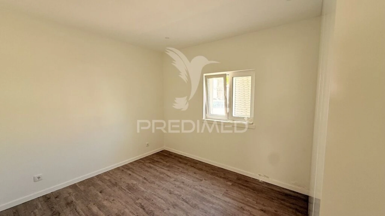 Apartamento T2 para Venda em Bensafrim e Barão de São João Foto 8