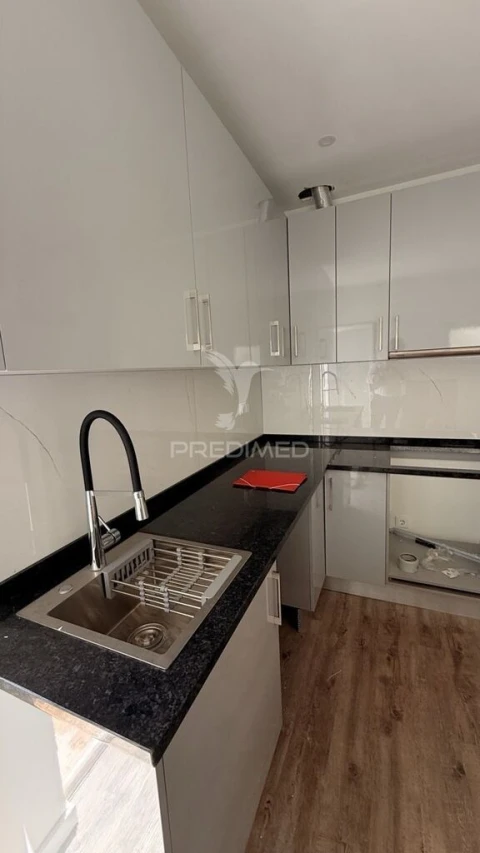Apartamento T2 para Venda em Bensafrim e Barão de São João