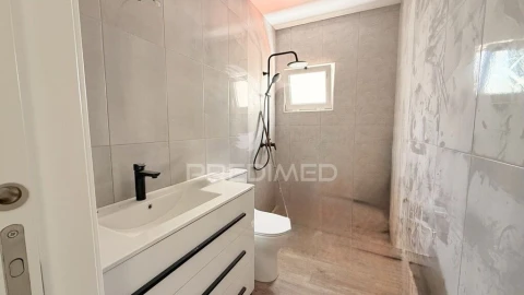 Apartamento T2 para Venda em Bensafrim e Barão de São João