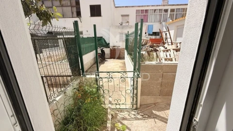 Apartamento T2 para Venda em Bensafrim e Barão de São João