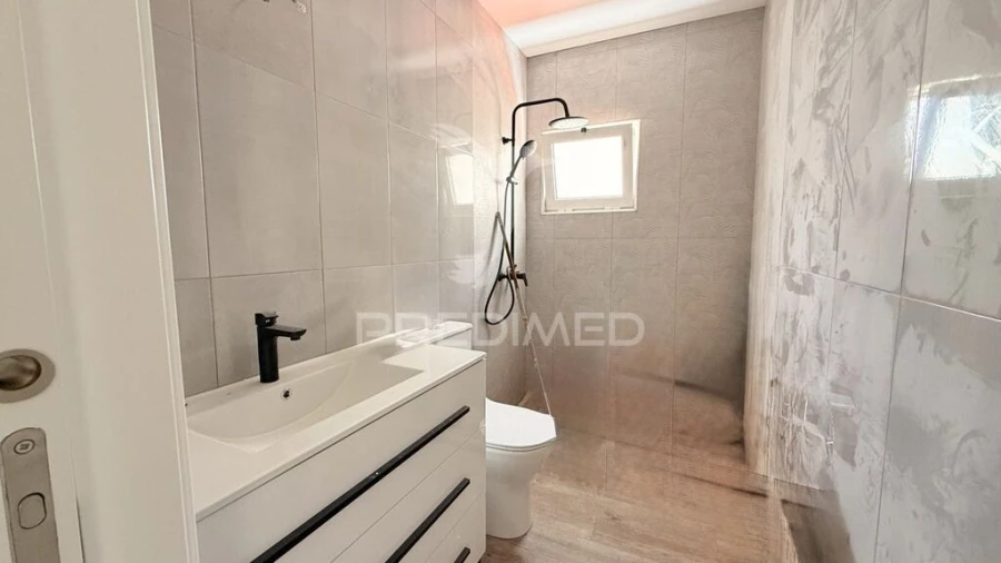 Apartamento T2 para Venda em Bensafrim e Barão de São João Foto 12