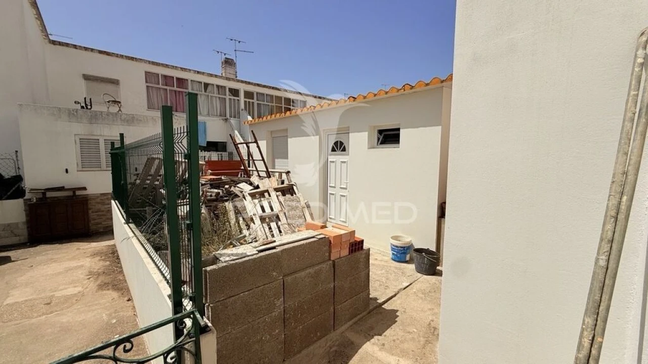 Apartamento T2 para Venda em Bensafrim e Barão de São João Foto 5