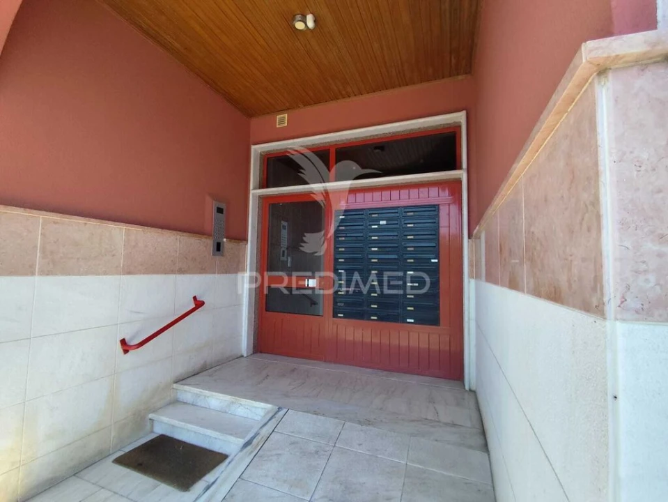 Apartamento T2 para Venda em Algueirão-Mem Martins Foto 14