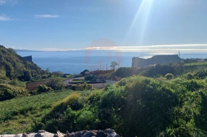 Armazém para Venda em Velas (São Jorge)