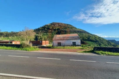 Armazém para Venda em Velas (São Jorge)