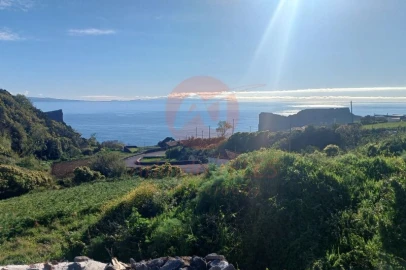 Armazém para Venda em Velas (São Jorge)
