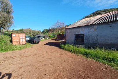 Armazém para Venda em Velas (São Jorge)