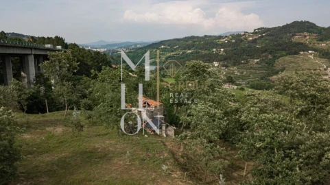 Terreno para Venda em Vila Caiz