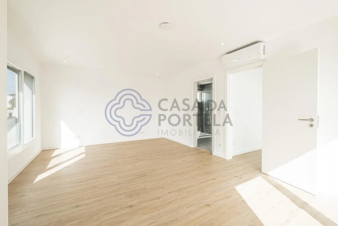 Moradia T4 para Venda em São Pedro da Cadeira Foto 36