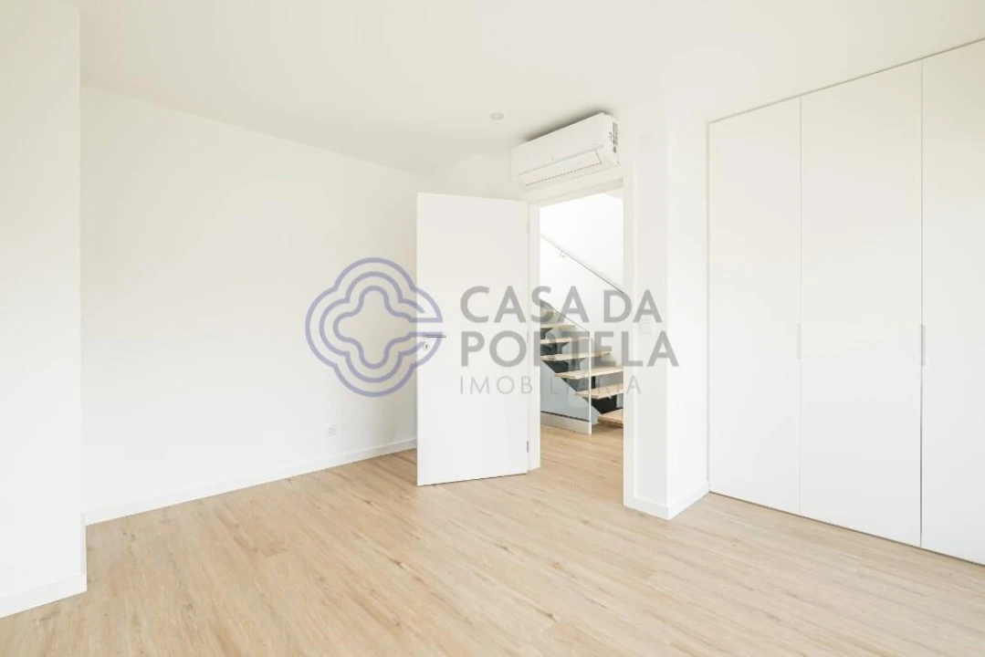 Moradia T4 para Venda em São Pedro da Cadeira Foto 7