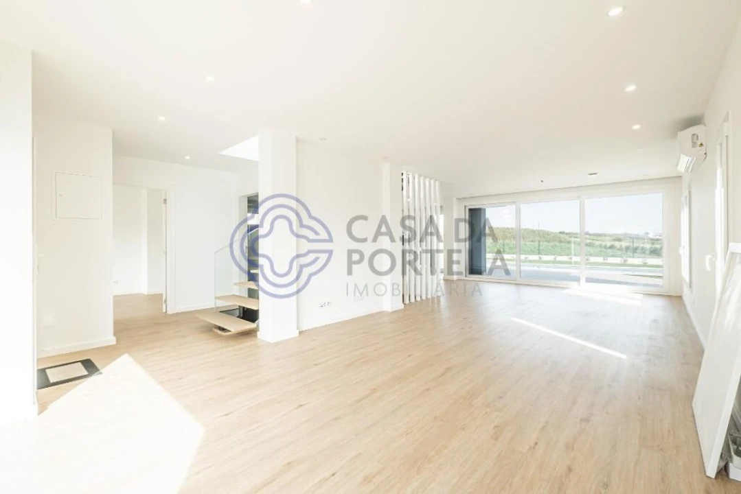 Moradia T4 para Venda em São Pedro da Cadeira Foto 4