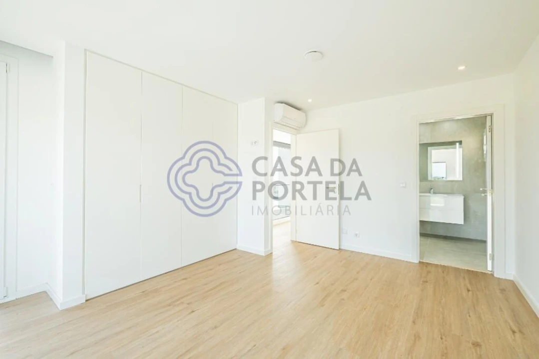 Moradia T4 para Venda em São Pedro da Cadeira Foto 35