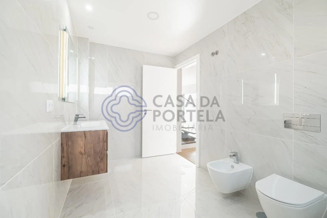 Moradia T4 para Venda em São Pedro da Cadeira Foto 5