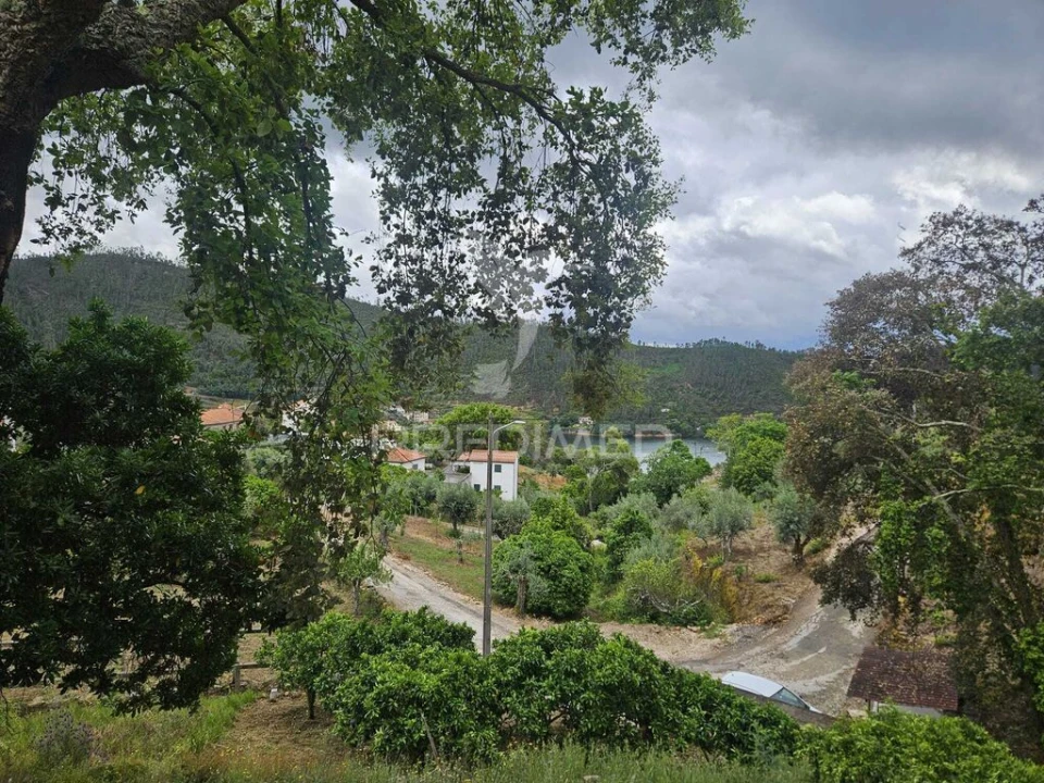 Terreno para Venda em Areias e Pias Foto 1