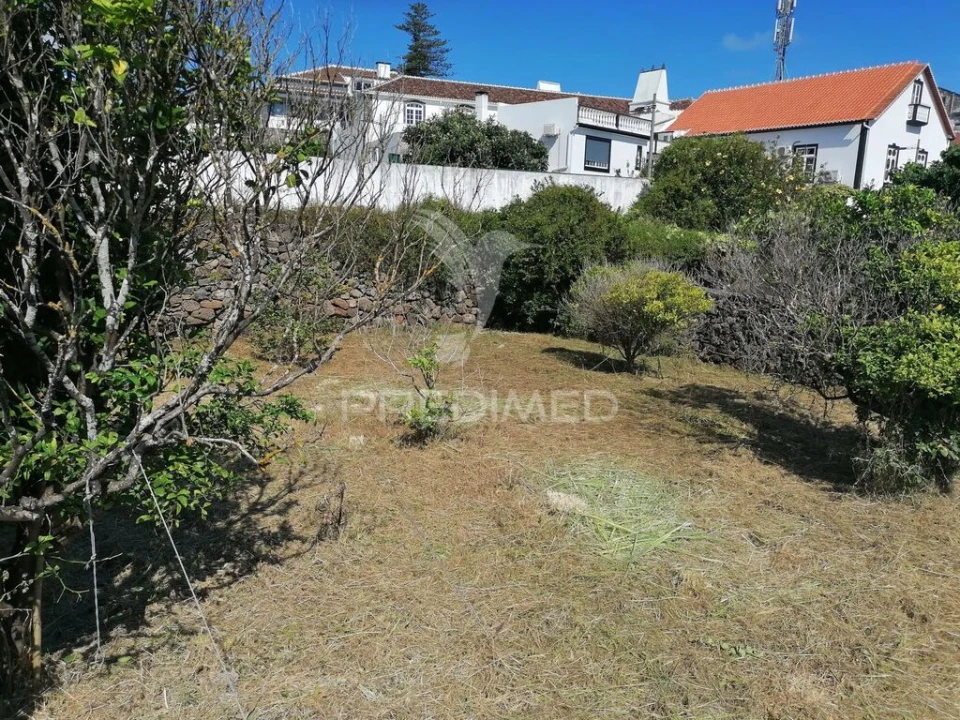Moradia T6 para Venda em Praia da Vitoria (Santa Cruz) Foto 10