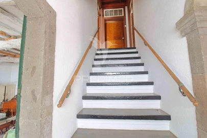 Moradia T6 para Venda em Praia da Vitoria (Santa Cruz)