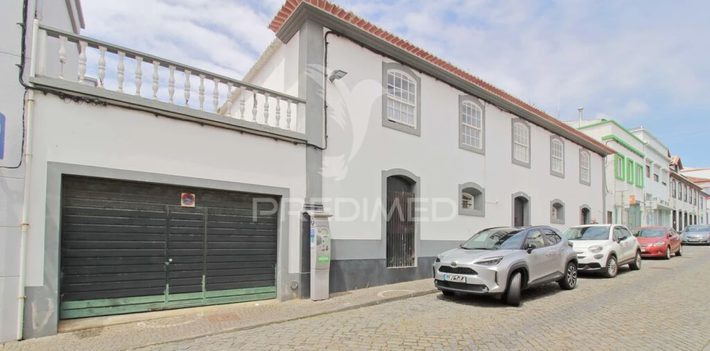 Moradia T6 para Venda em Praia da Vitoria (Santa Cruz) Foto 3