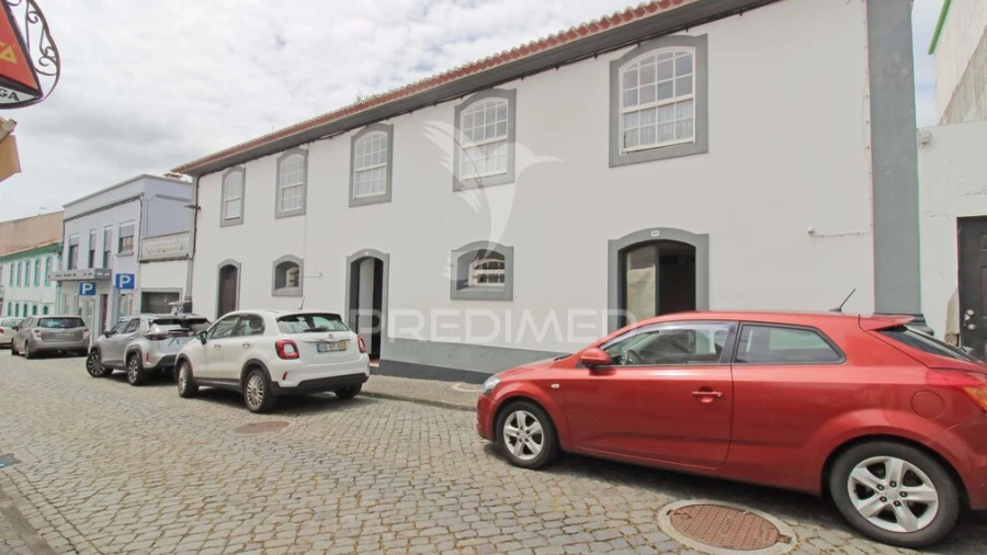 Moradia T6 para Venda em Praia da Vitoria (Santa Cruz)