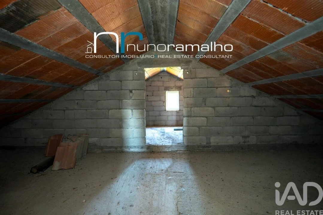 Moradia T5 para Venda em Vascoveiro Foto 38