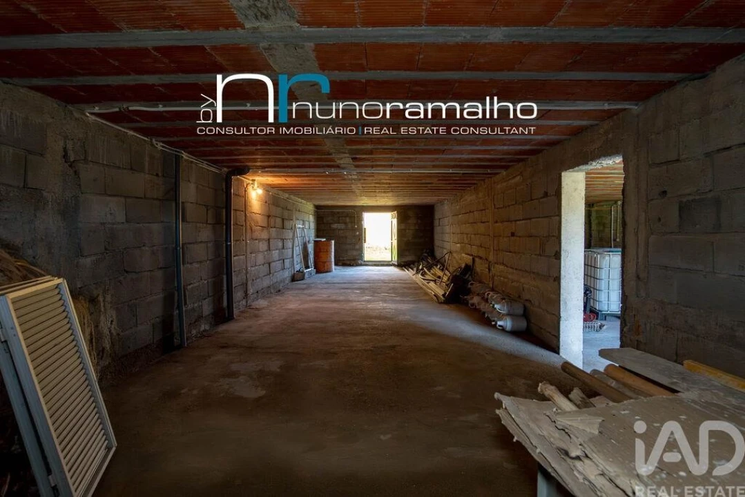 Moradia T5 para Venda em Vascoveiro Foto 36