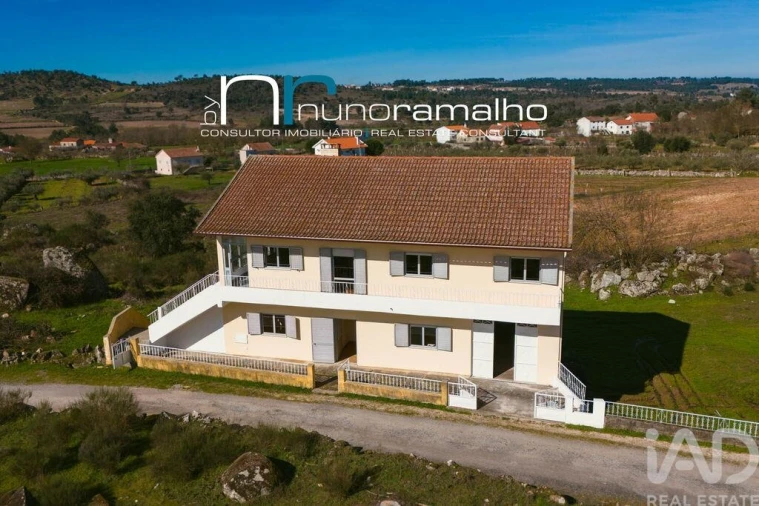 Moradia T5 para Venda em Vascoveiro Foto 3