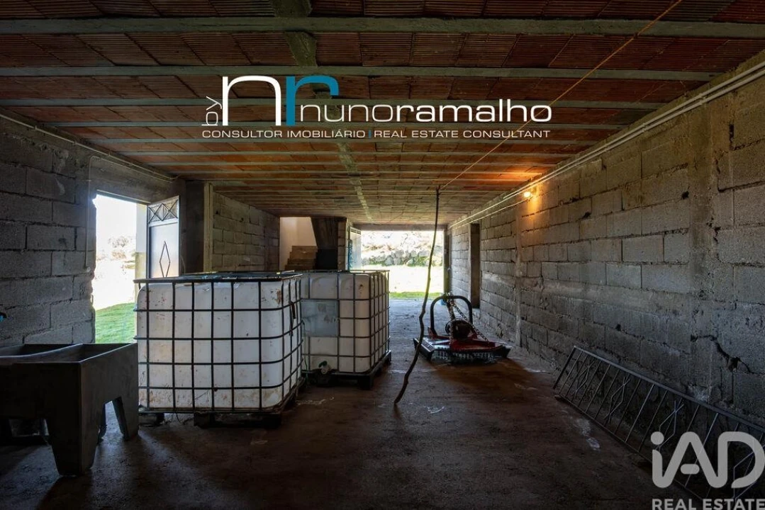 Moradia T5 para Venda em Vascoveiro Foto 37