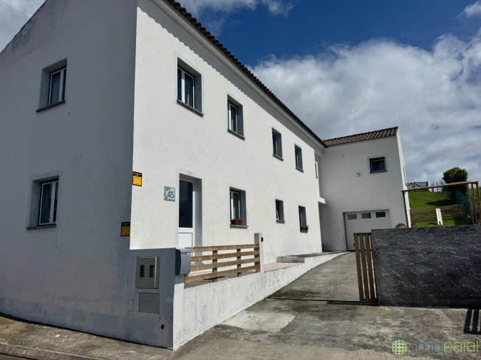 Moradia T6 para Venda em Praia do Almoxarife
