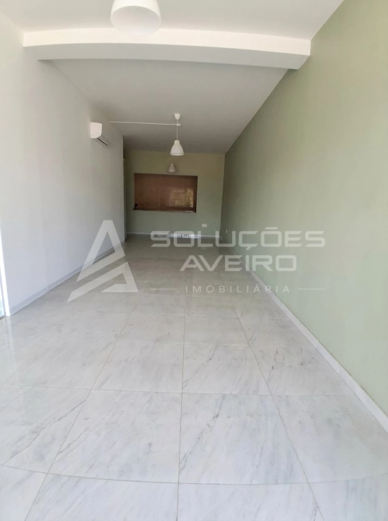 Loja para Arrendamento em Aguada de Cima Foto 4