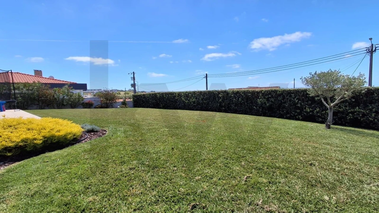 Moradia T4 para Venda em Santo Isidoro Foto 4
