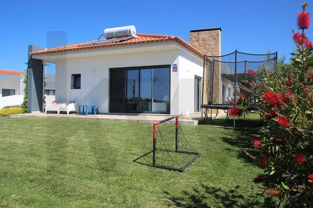 Moradia T4 para Venda em Santo Isidoro Foto 1