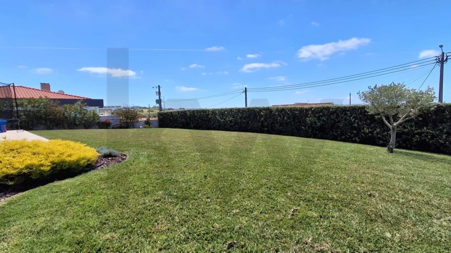Moradia T4 para Venda em Santo Isidoro Foto 4