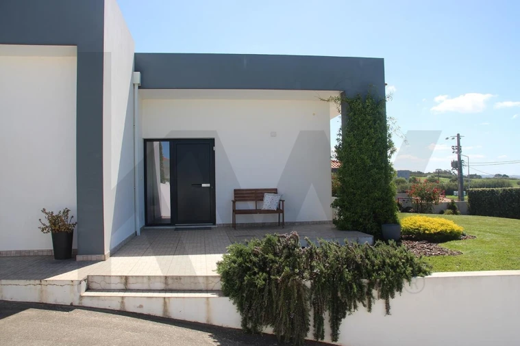 Moradia T4 para Venda em Santo Isidoro Foto 5