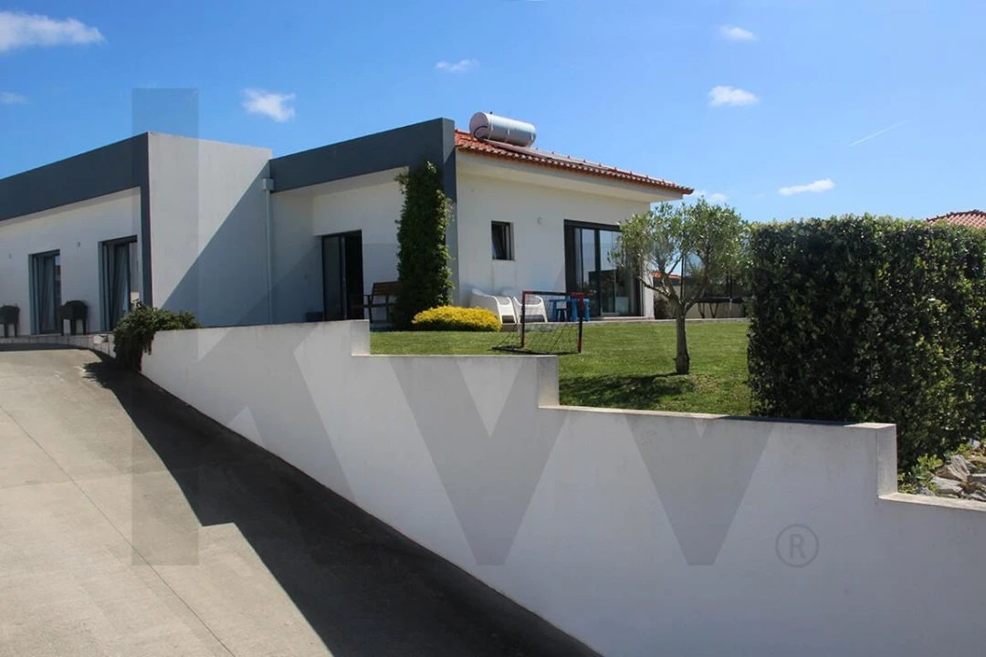 Moradia T4 para Venda em Santo Isidoro Foto 4