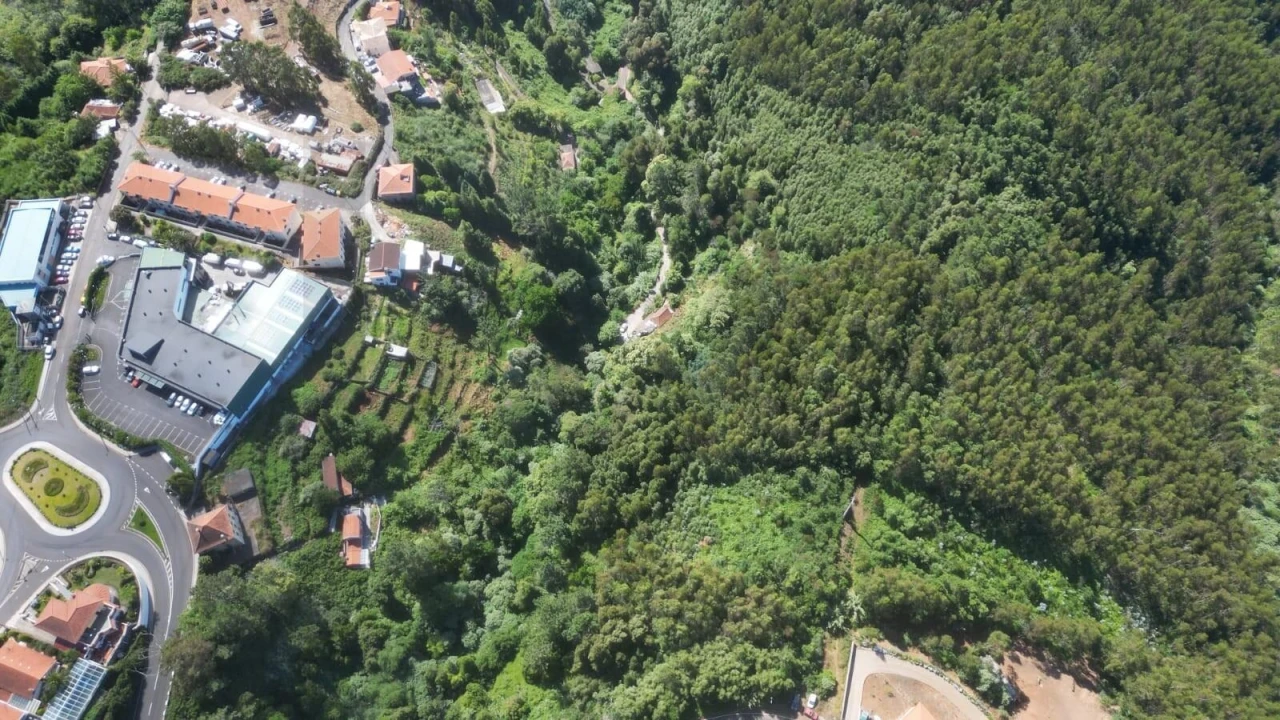 Terreno para Venda em Camacha Foto 5