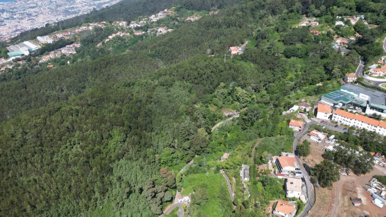 Terreno para Venda em Camacha Foto 17