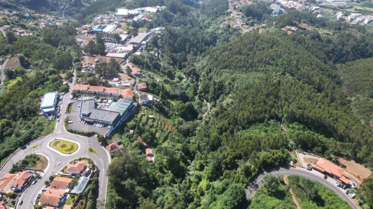 Terreno para Venda em Camacha Foto 3