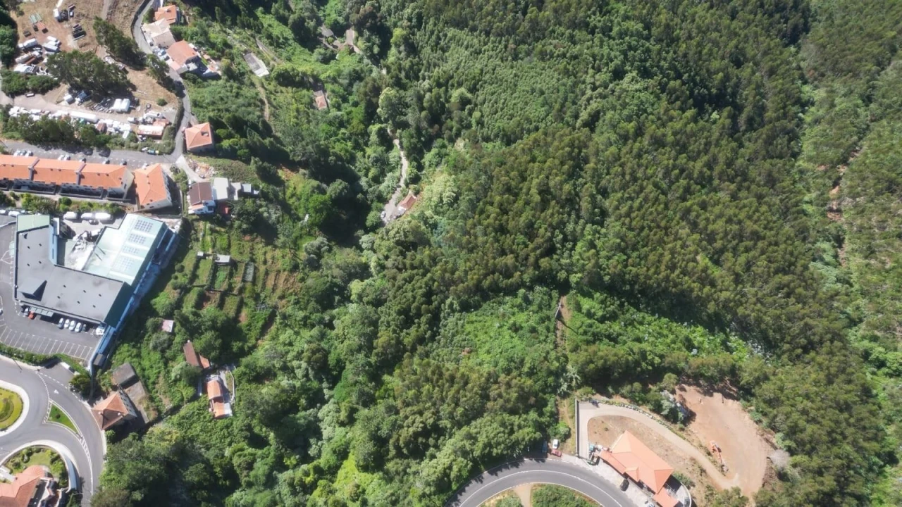 Terreno para Venda em Camacha Foto 4