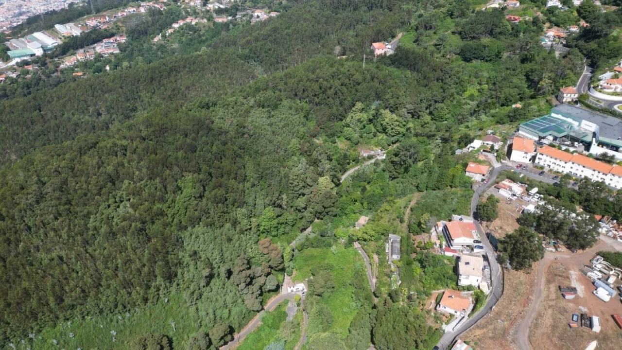 Terreno para Venda em Camacha Foto 18