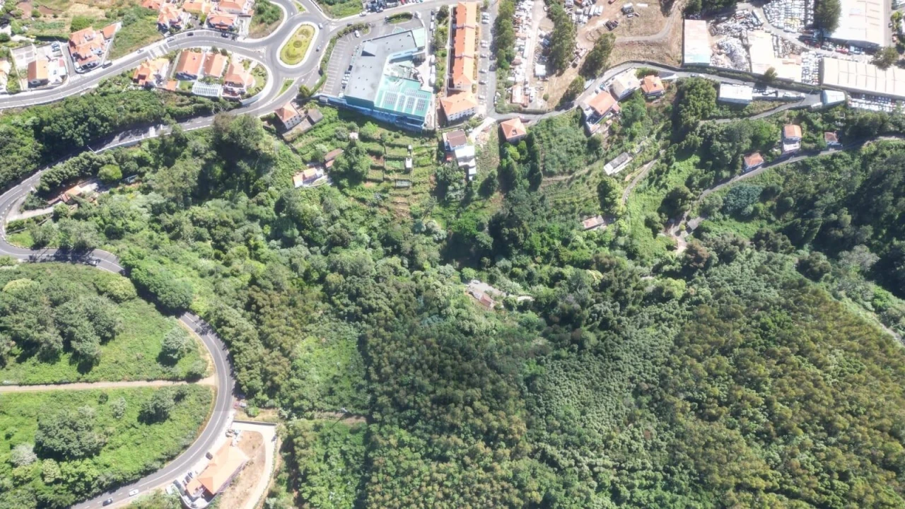 Terreno para Venda em Camacha Foto 9