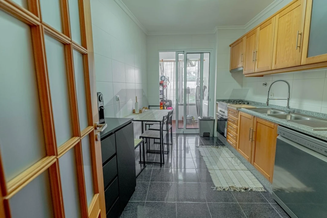 Apartamento T2 para Arrendamento em Caniço Foto 9