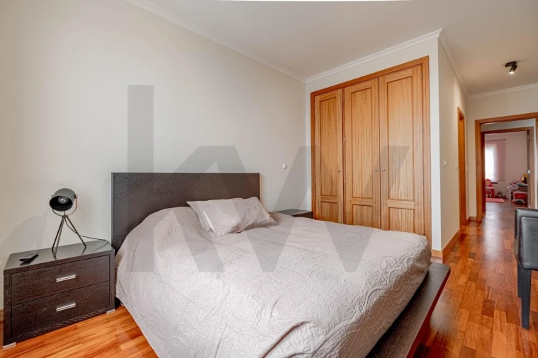 Apartamento T2 para Arrendamento em Caniço Foto 6