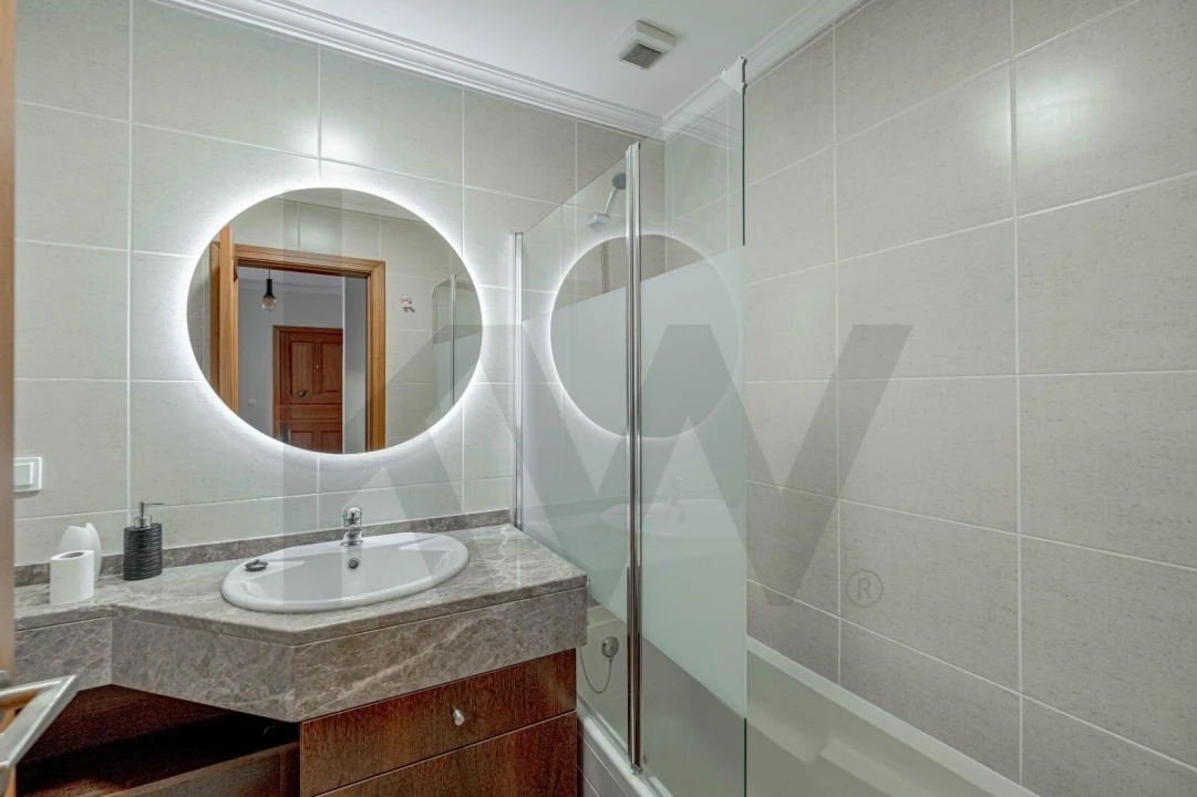 Apartamento T2 para Arrendamento em Caniço Foto 8